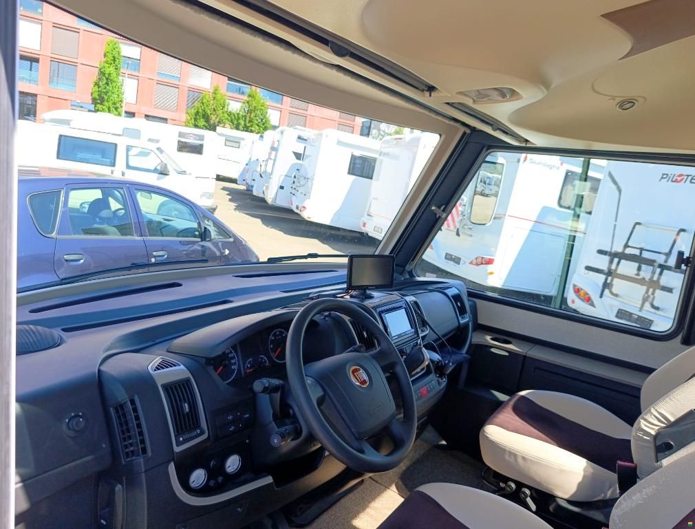 Bavaria Baltic 690 LC