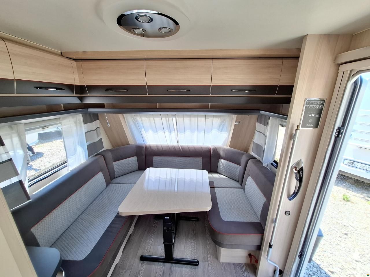 Hobby DeLuxe 460LU