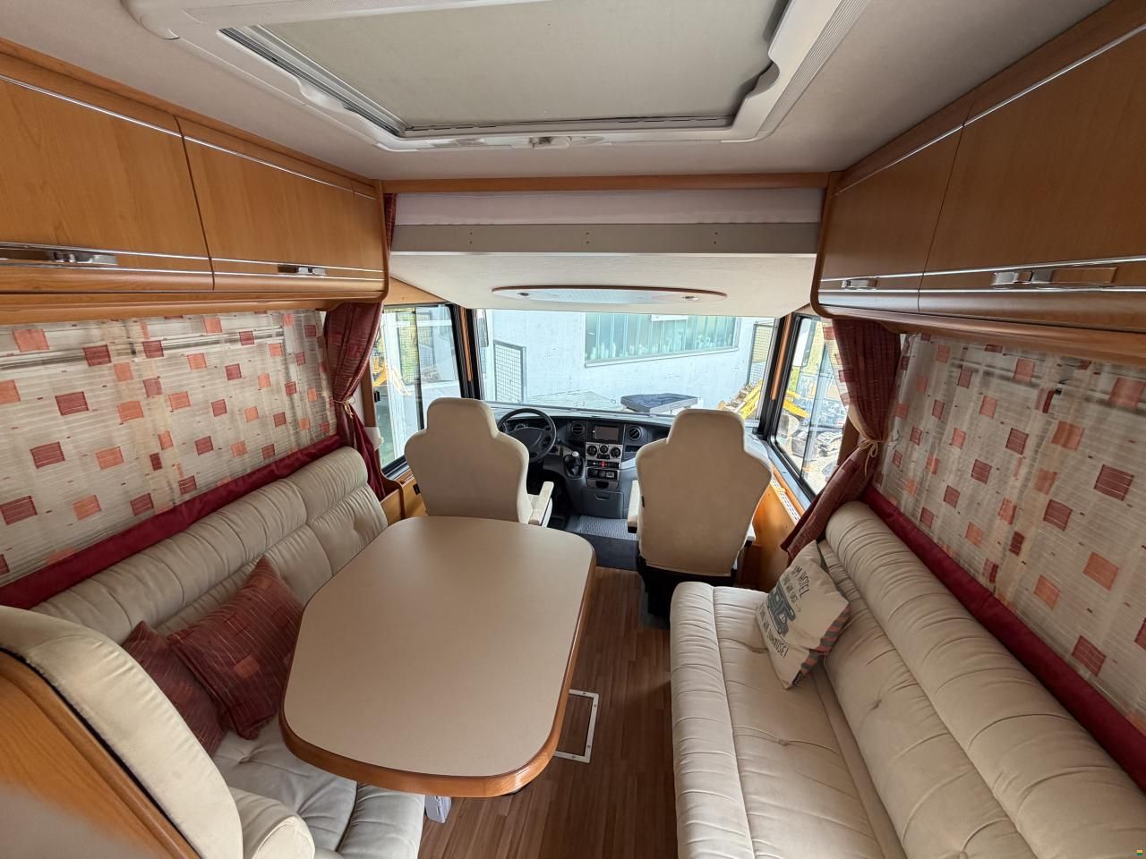 Phoenix Liner 8300 L