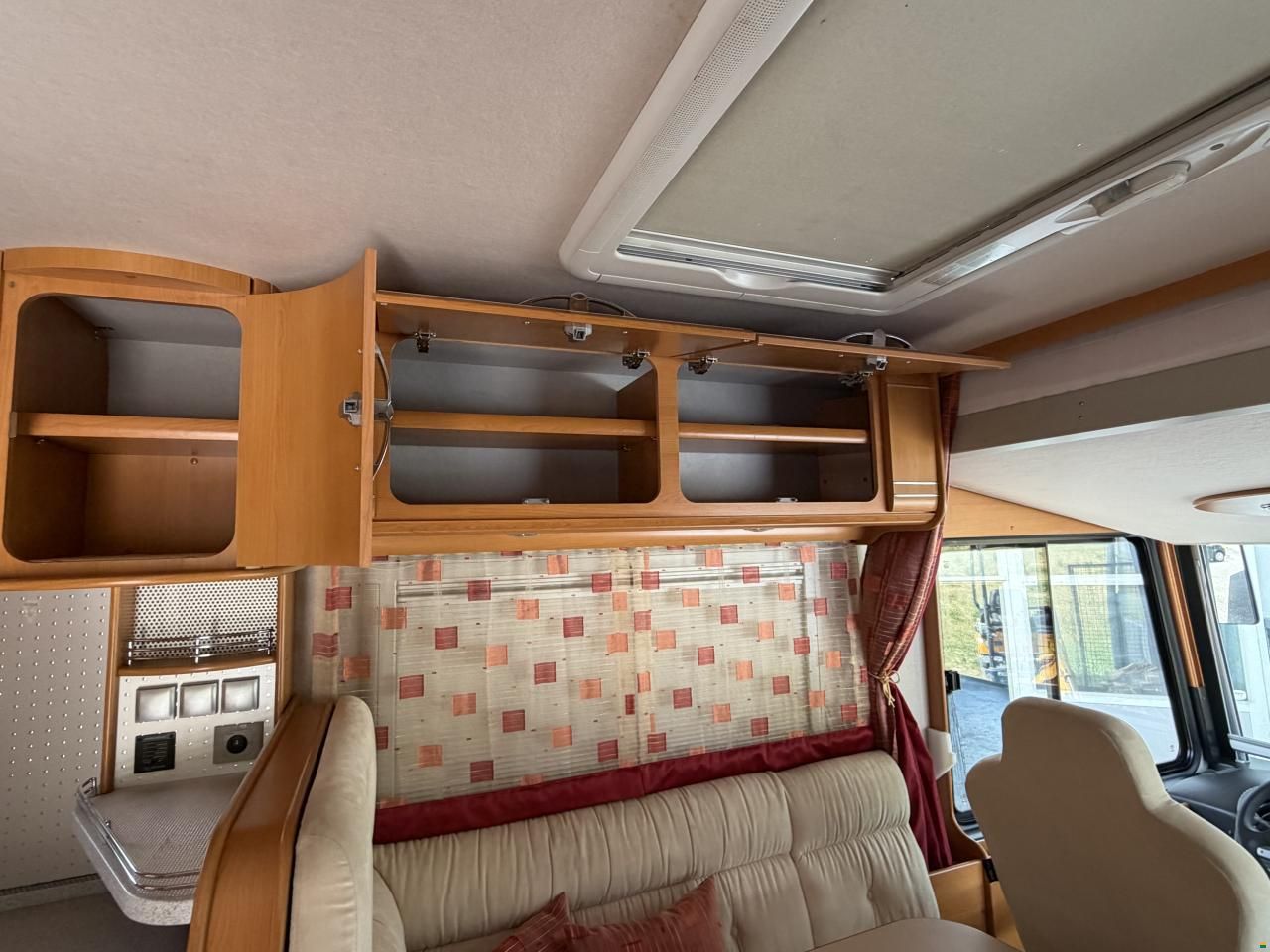 Phoenix Liner 8300 L