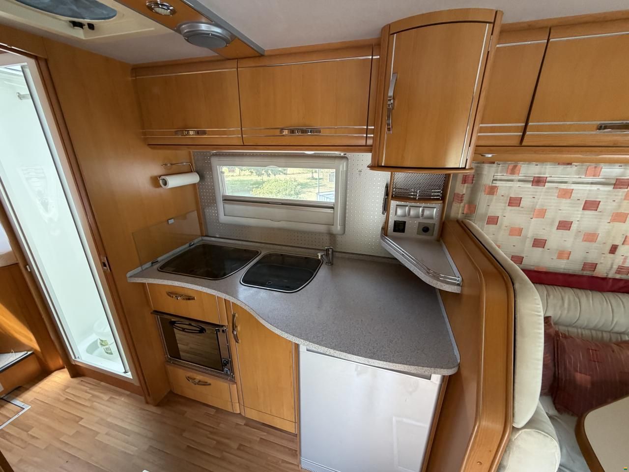 Phoenix Liner 8300 L
