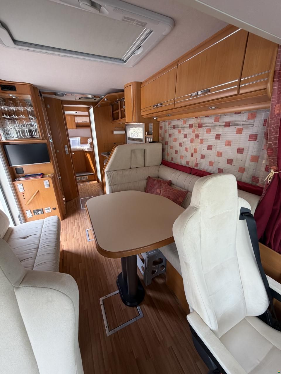 Phoenix Liner 8300 L