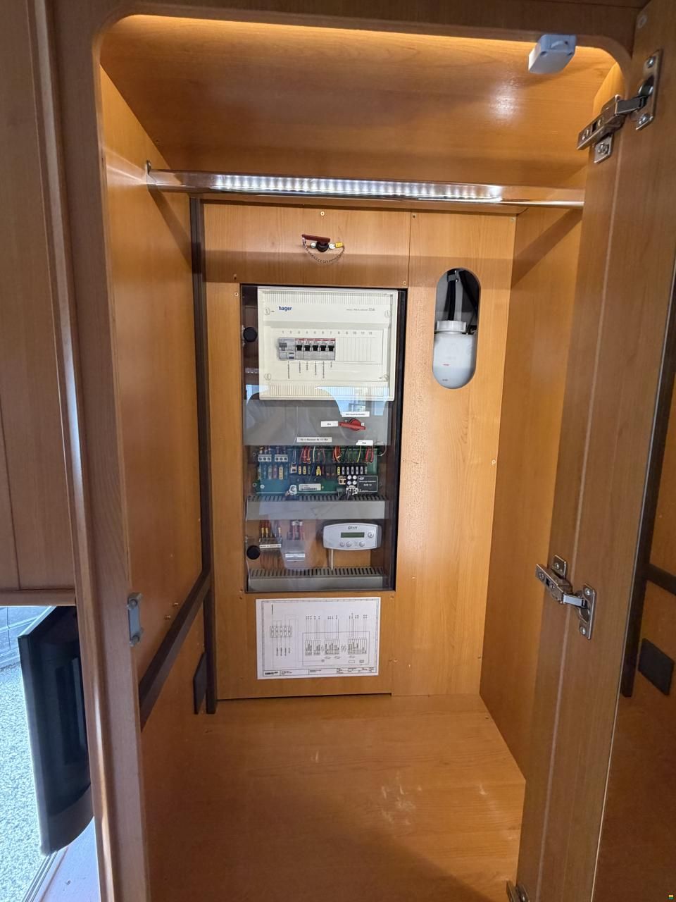Phoenix Liner 8300 L
