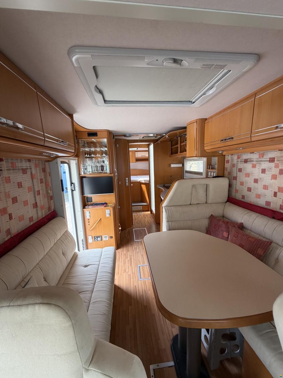 Phoenix Liner 8300 L