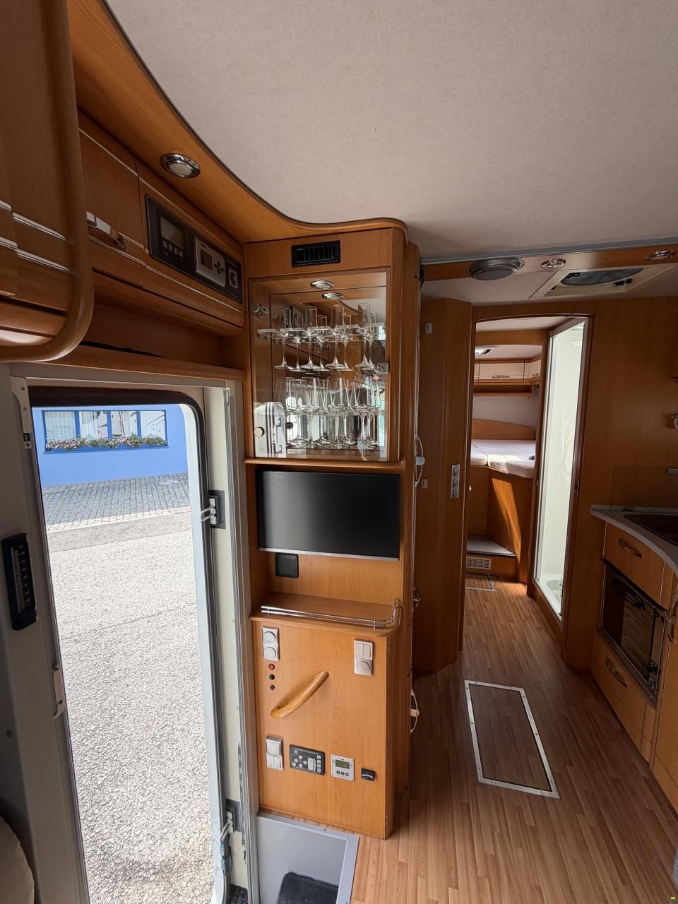 Phoenix Liner 8300 L