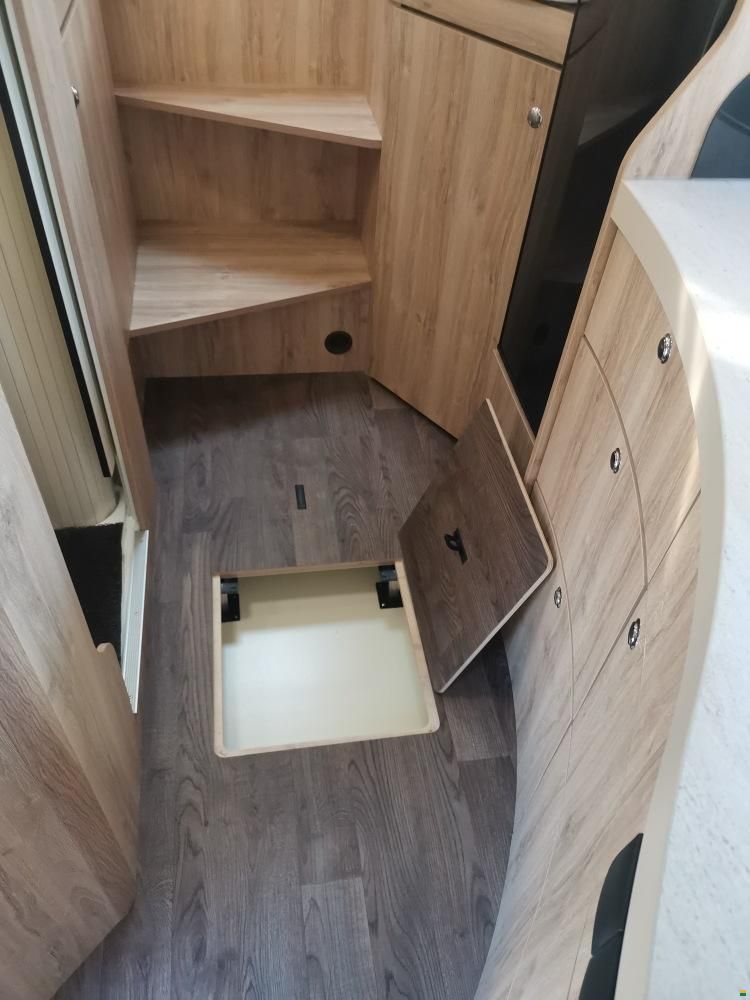 Eura Mobil Profila T 695EB
