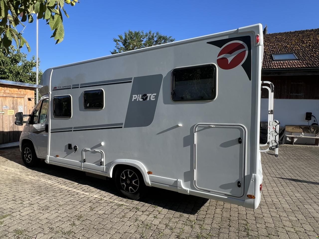 Pilote Pacific P696GJ Expression