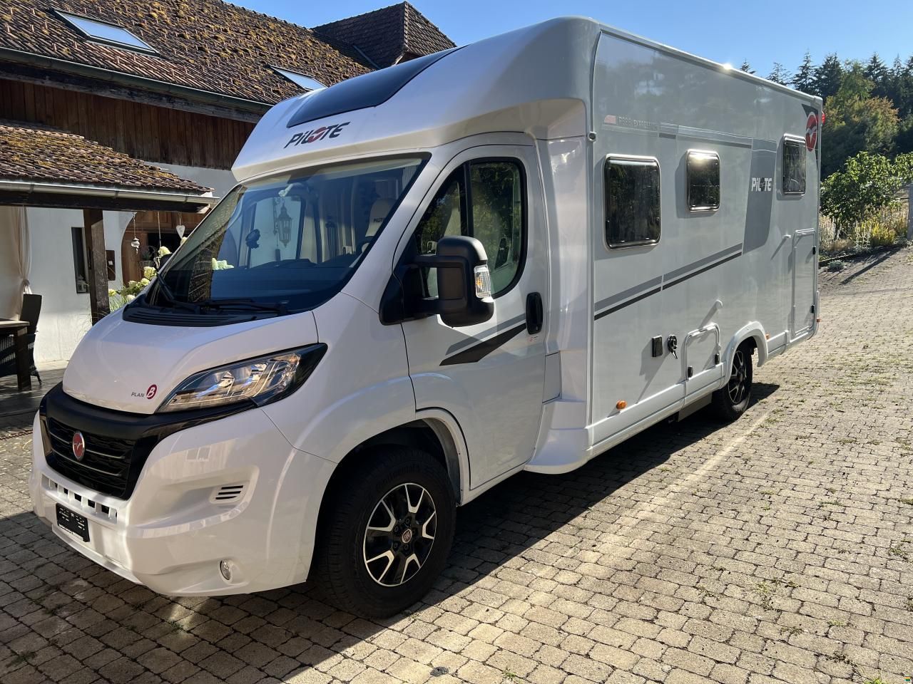 Pilote Pacific P696GJ Expression