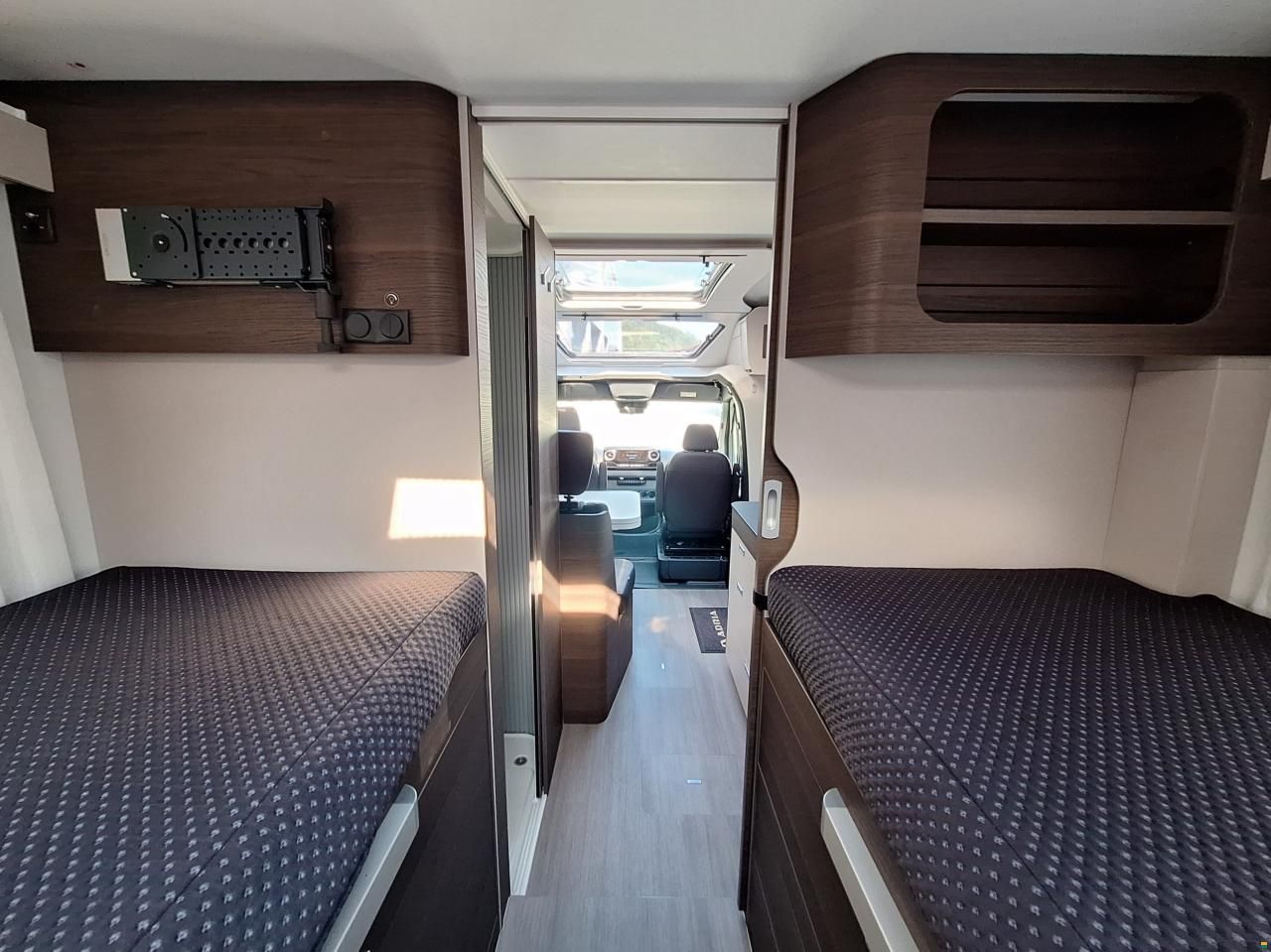 Adria Coral Supreme - MB 650 SL
