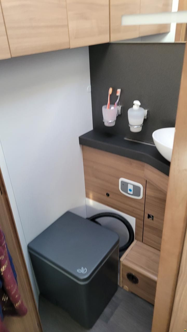Adria Coral XL 670 SL