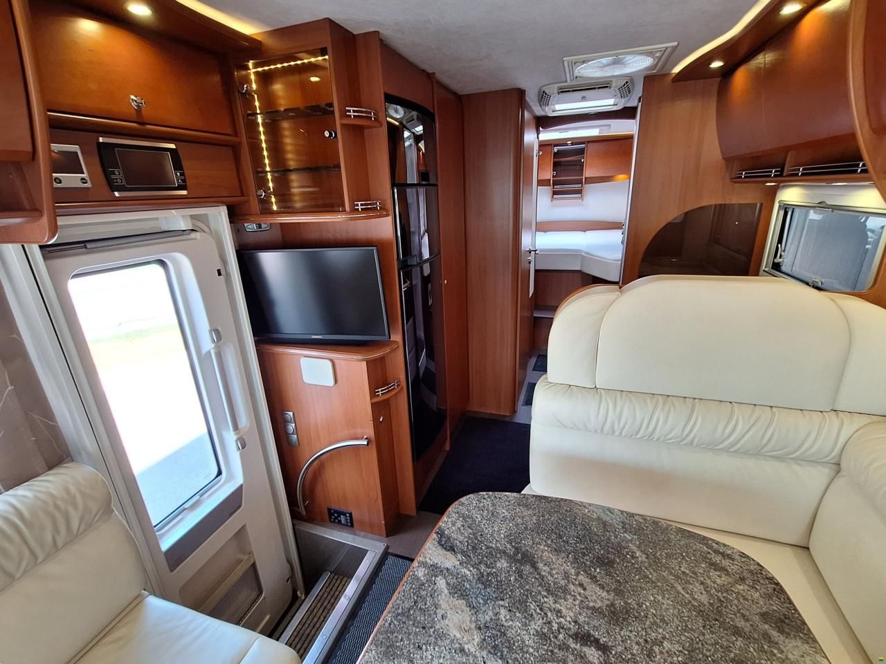 Concorde Carver 821 L
