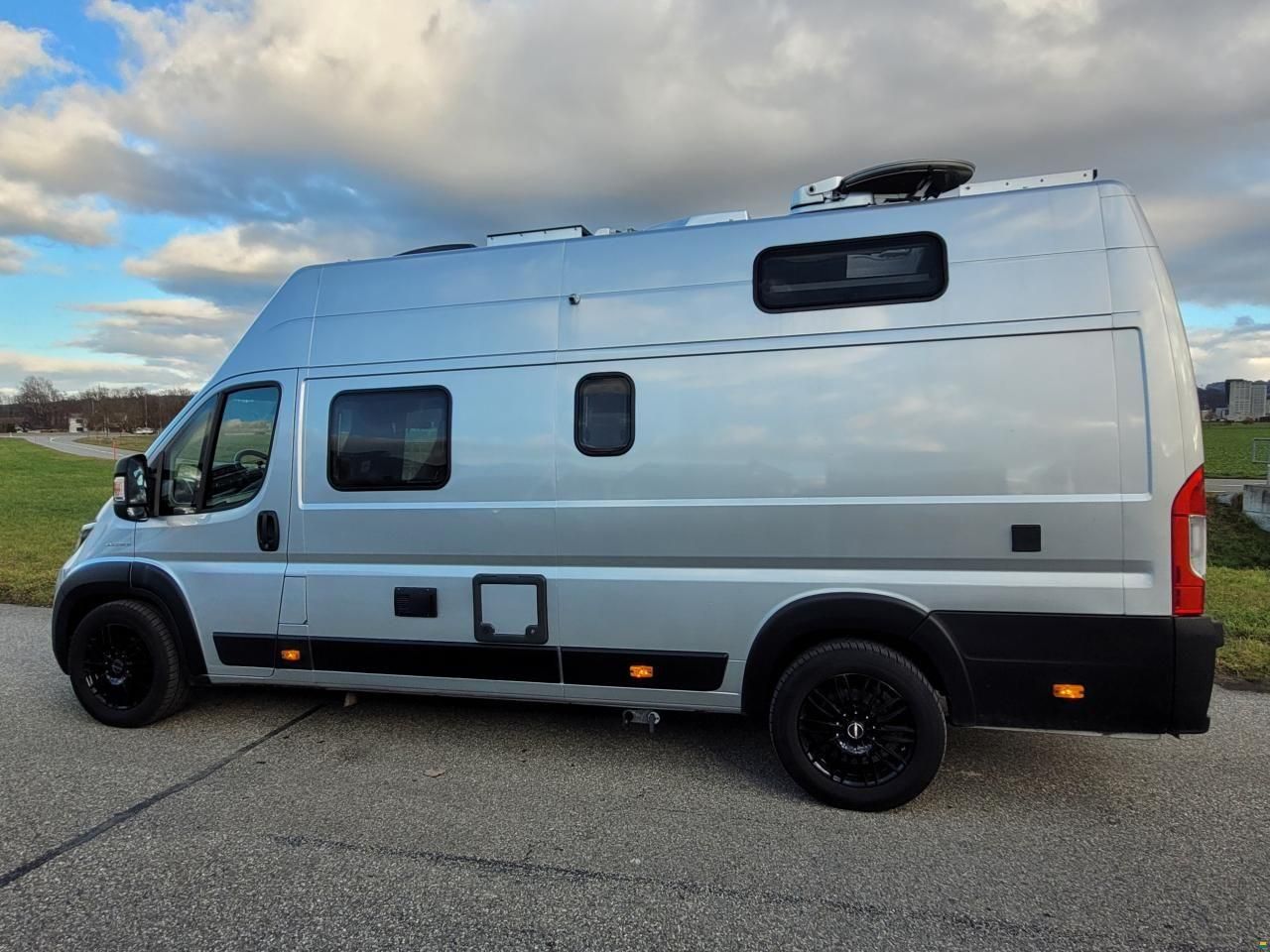 Weinsberg CaraBus 630 MEG OUTLAW