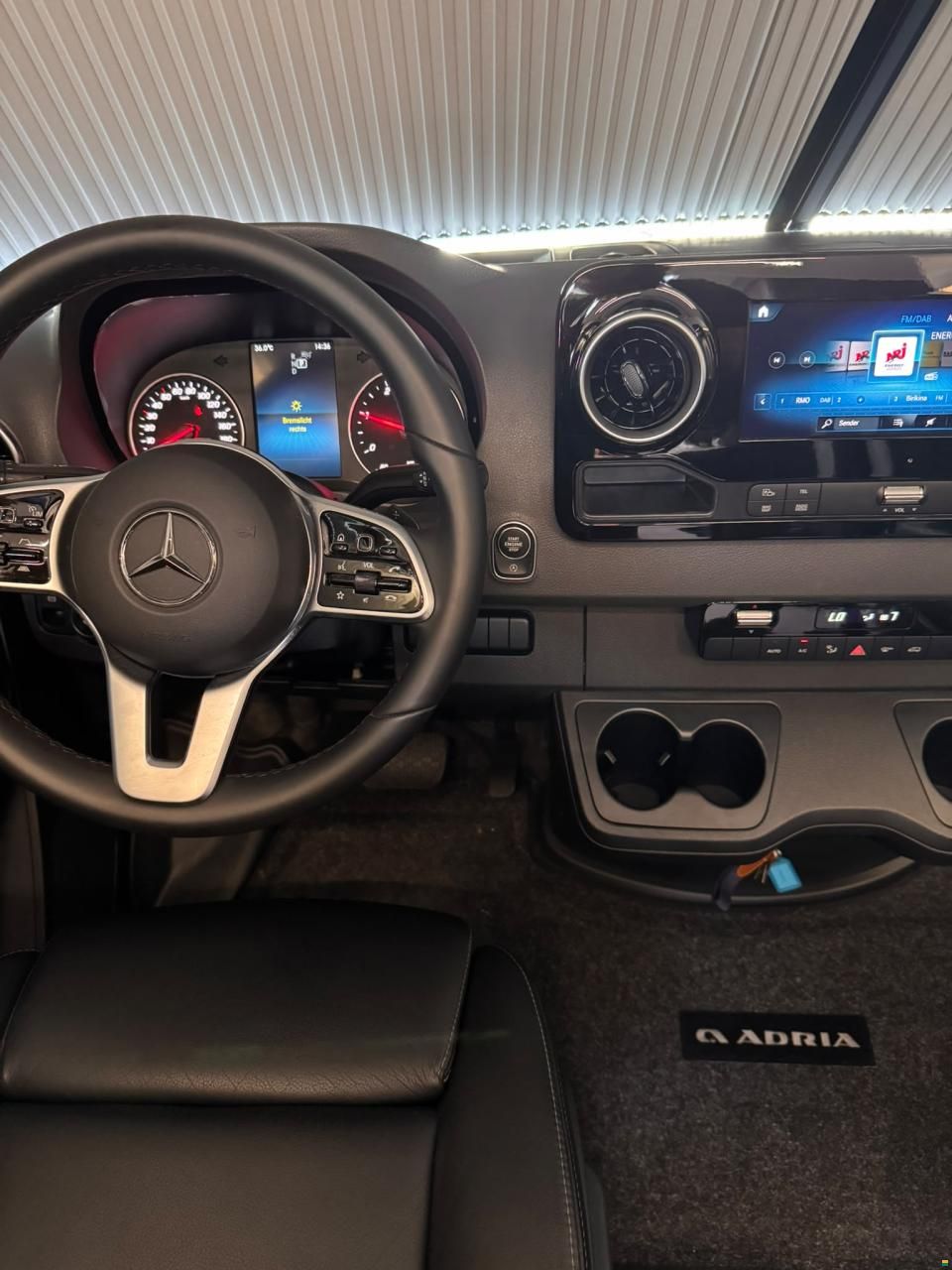 Adria MercedesBenz Matrix Supreme 670 SL