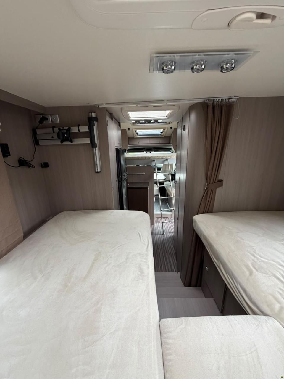 Renault *ADRIA*MATRIX*AUTOMAT*LÄNGSBETT*HUBBETT*