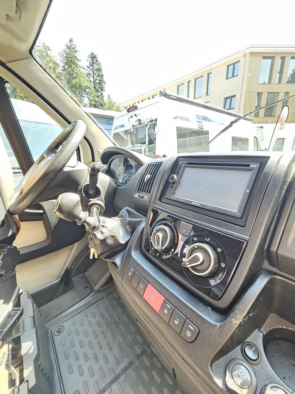 Pössl Globecar R540 mit Doppelbett, Solar!