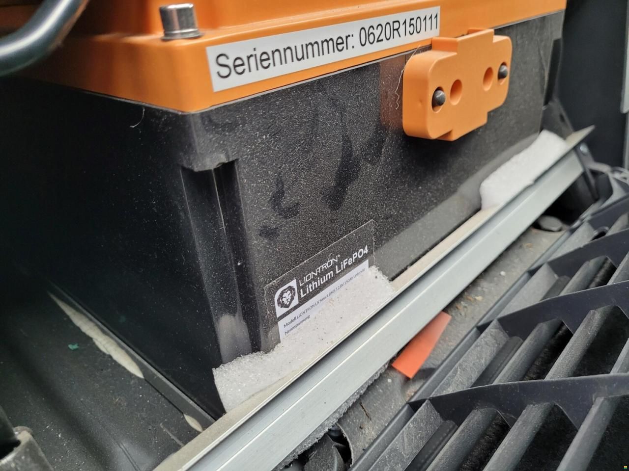 Challenger Teilintegriert Graphite Edition 337 G...