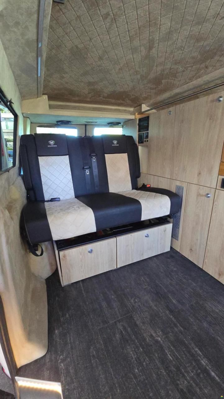 Across Car VW Transporter Wanderer T6.1
