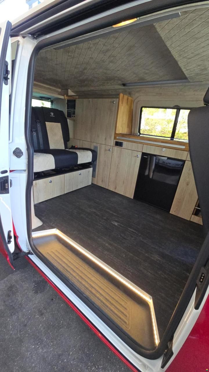 Across Car VW Transporter Wanderer T6.1