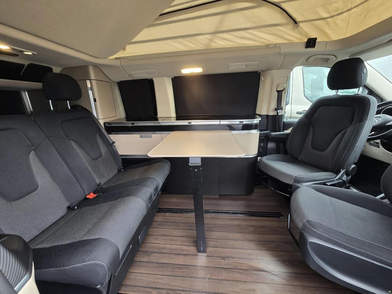 Mercedes Benz MARCO POLO 250D AMG LINE 4MATIC AUTOMAT