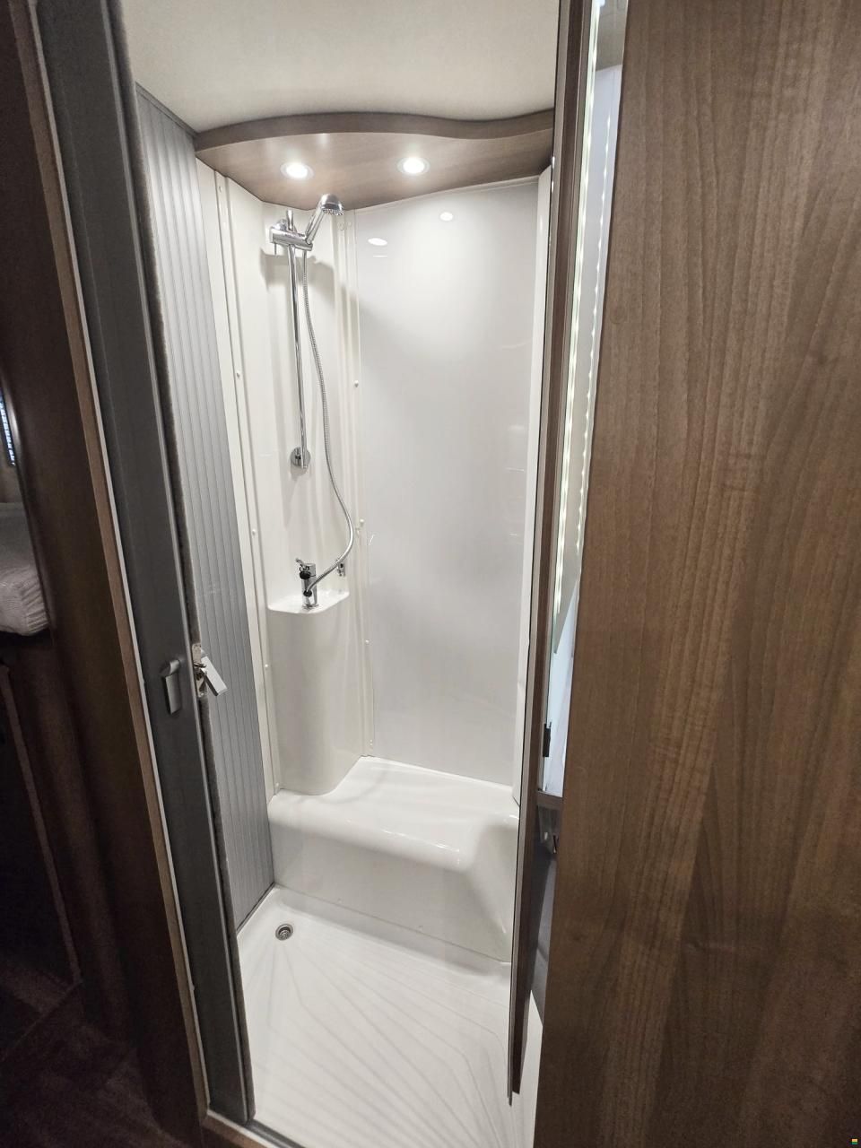 Knaus VAN TI 650 MEG PLATINUM SELECTION 2.0