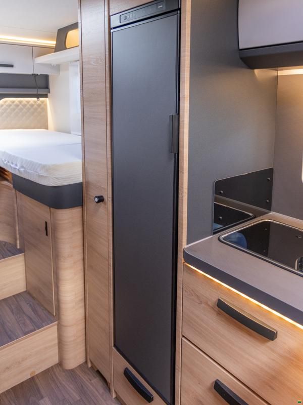 Knaus Live TI 700 MEG Platinum Selection