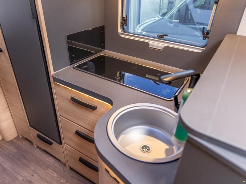 Knaus Live TI 700 MEG Platinum Selection