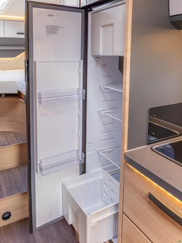 Knaus Live TI 700 MEG Platinum Selection