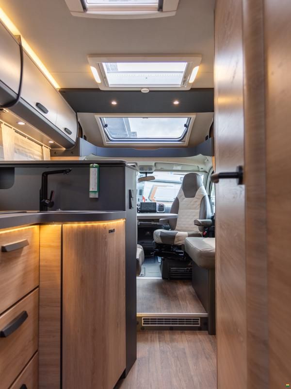 Knaus Live TI 700 MEG Platinum Selection