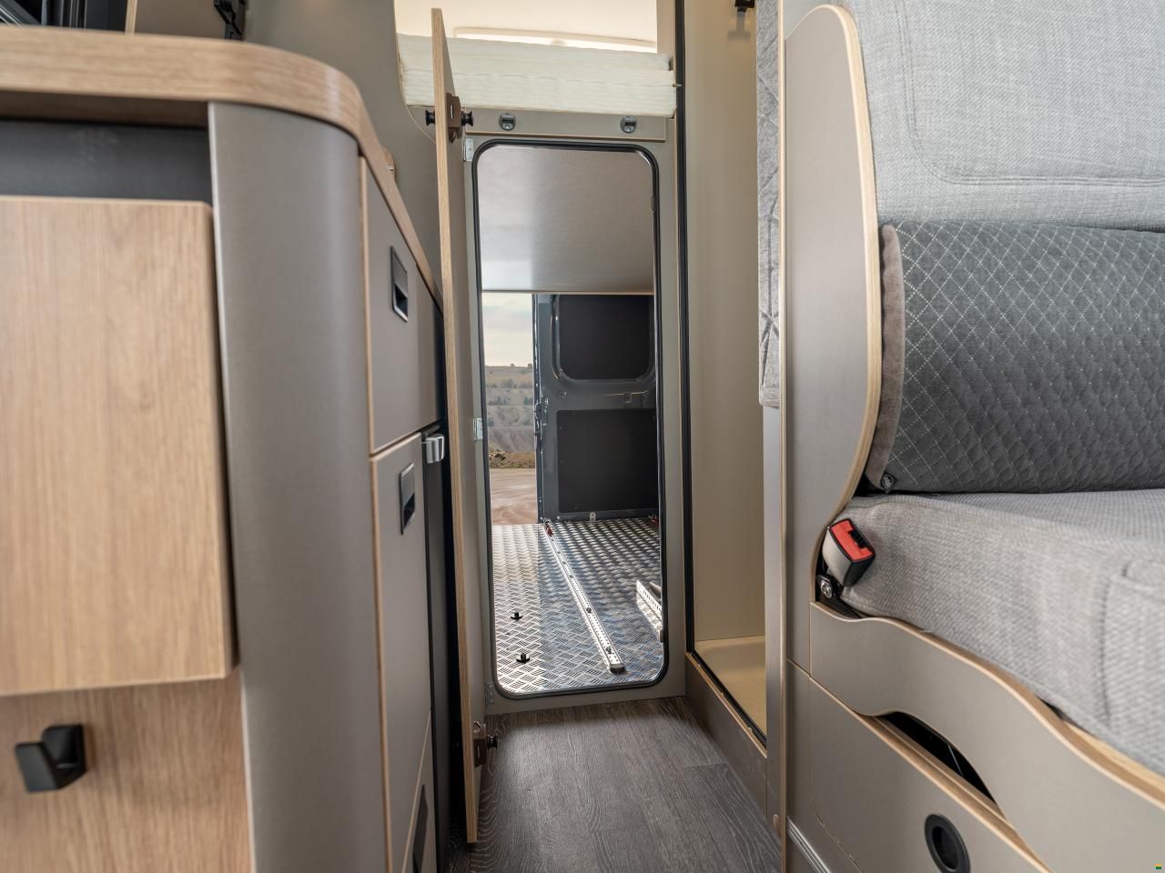 Weinsberg Cara Bus Grey 630 MEG Ed. [Fire] Outlaw