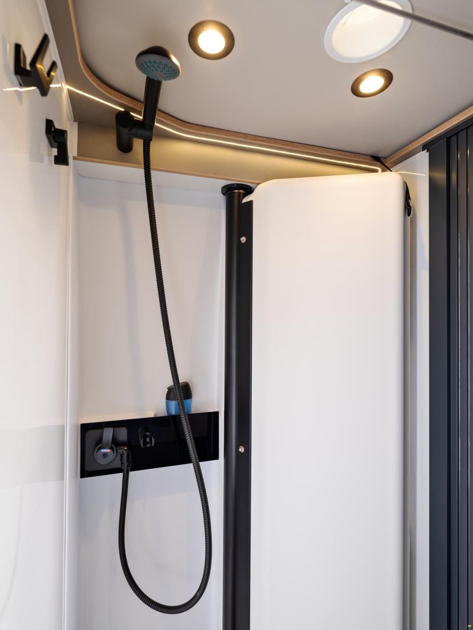 Weinsberg Cara Bus 600 ME Edition [Fire]