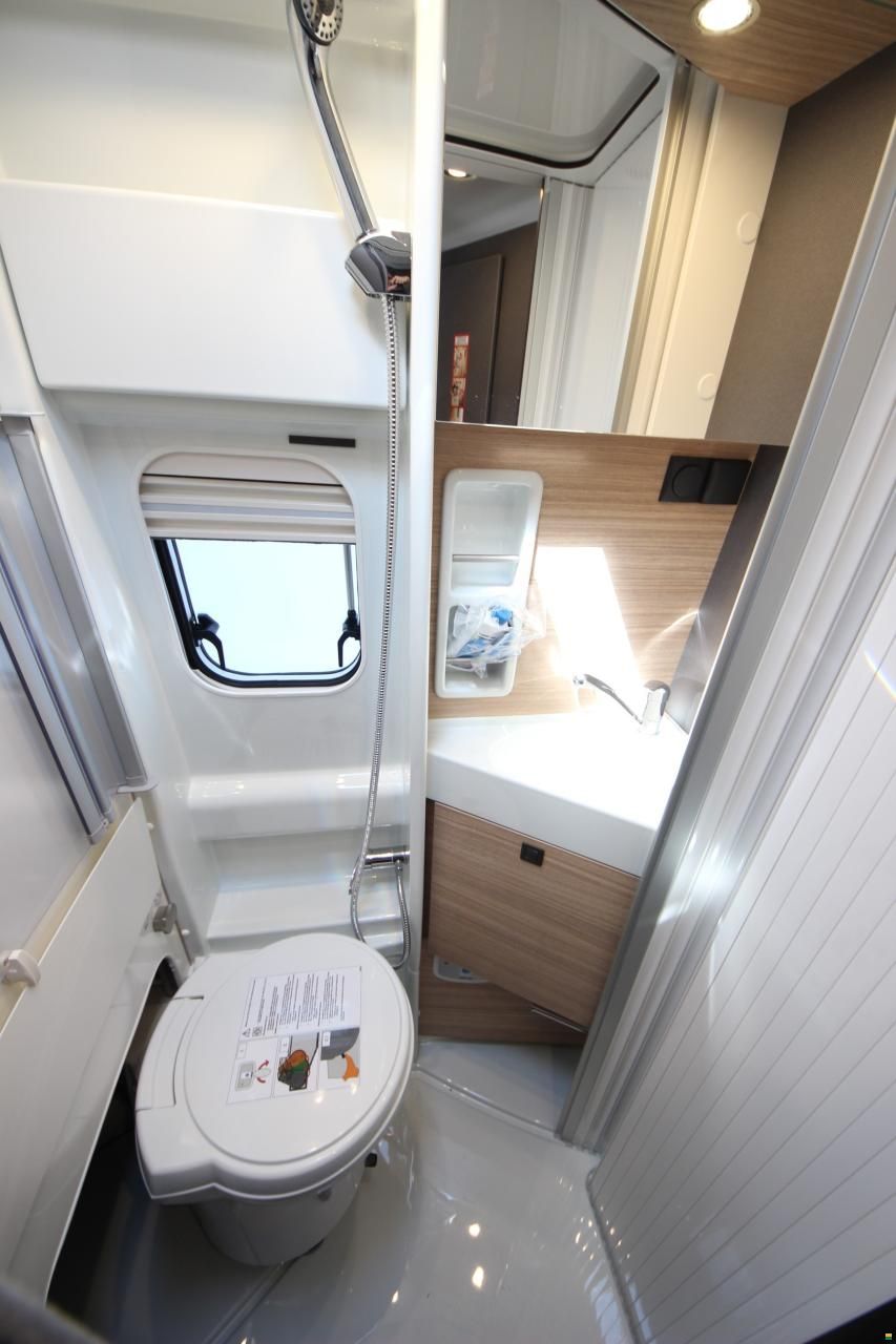Malibu Van first class-two rooms coup&eacute; 640 LE RB