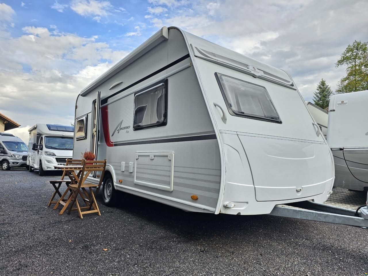 Bürstner Averso Plus 500ts mit Hubbett, Dachklima