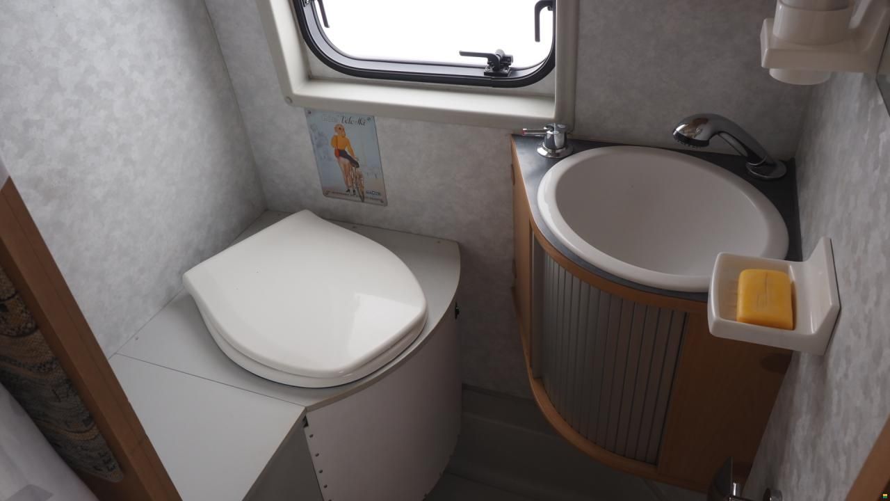 Adria Twin M