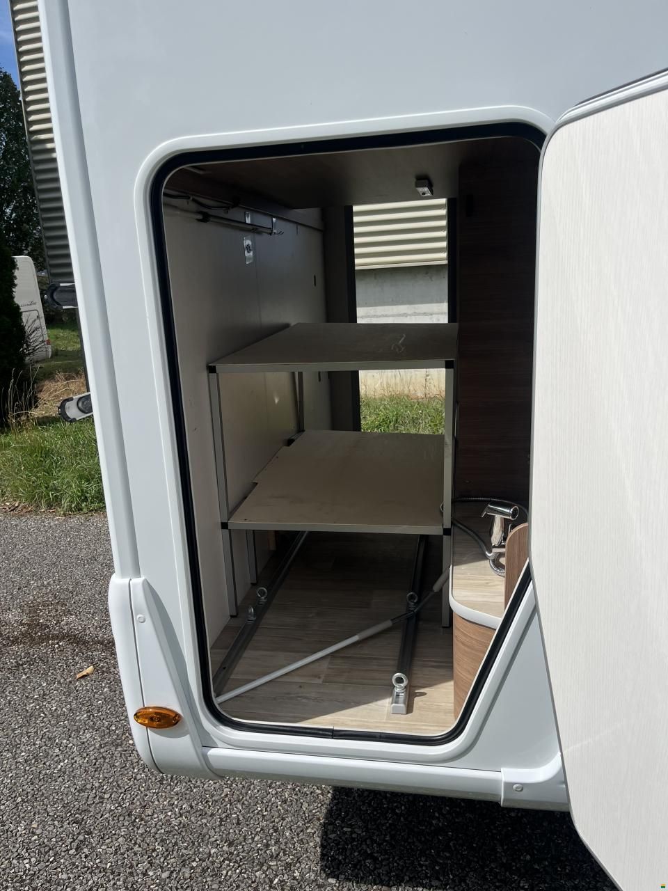Pilote P696 D