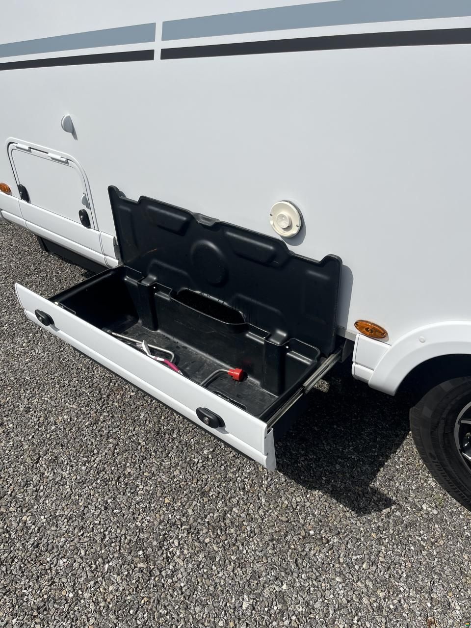 Pilote P696 D