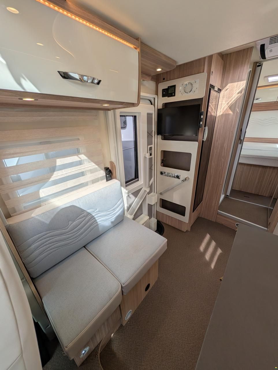 B&uuml;rstner Delfin T/IT 736 Riva Loft