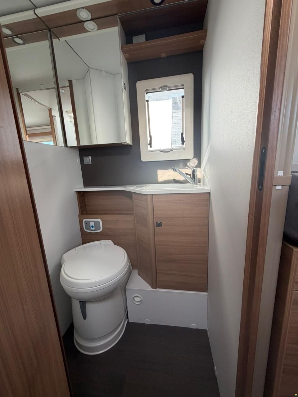 Adria Matrix 670SL mit Einzelbett&Hubbett!