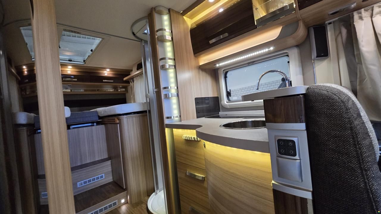 Knaus SUN TI 700 MEG