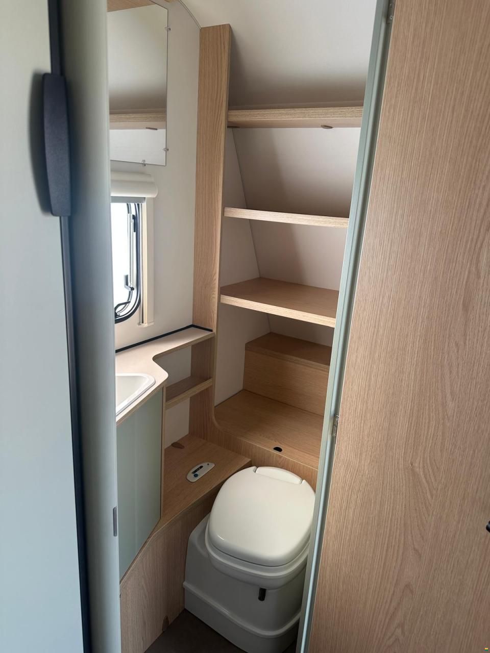 LMC Style 400 F Mod. 2027 mit Aufstelldach