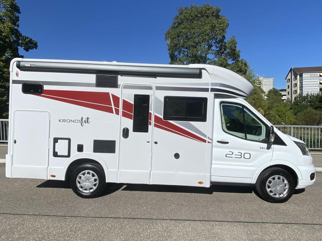 Roller Team Kronos FIT 230TL, Ford 165PS Automat