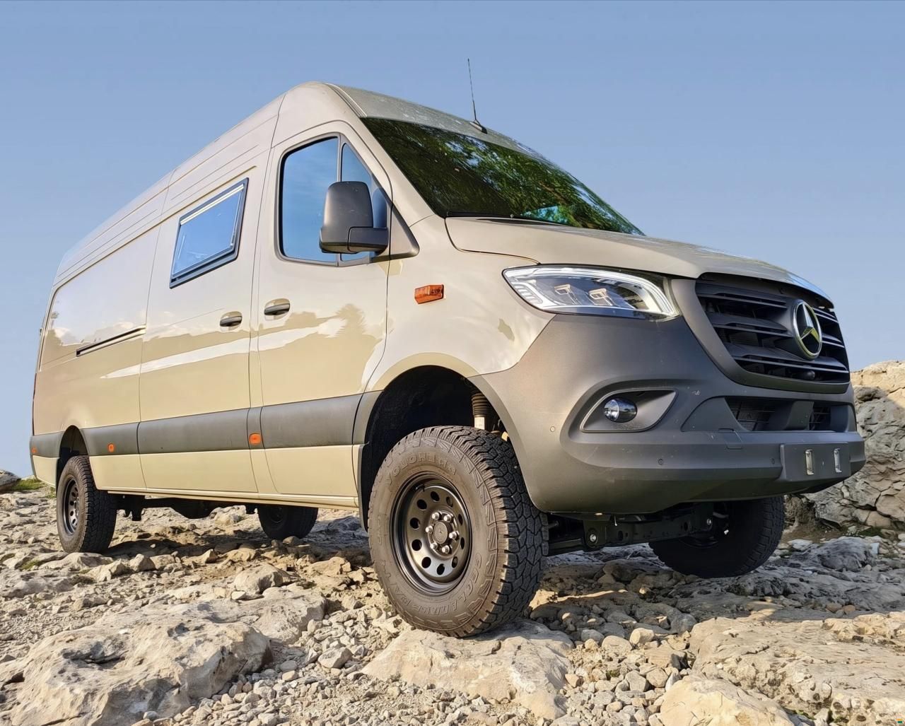 Mercedes Benz CreaVan Sprinter 4x4 Custom