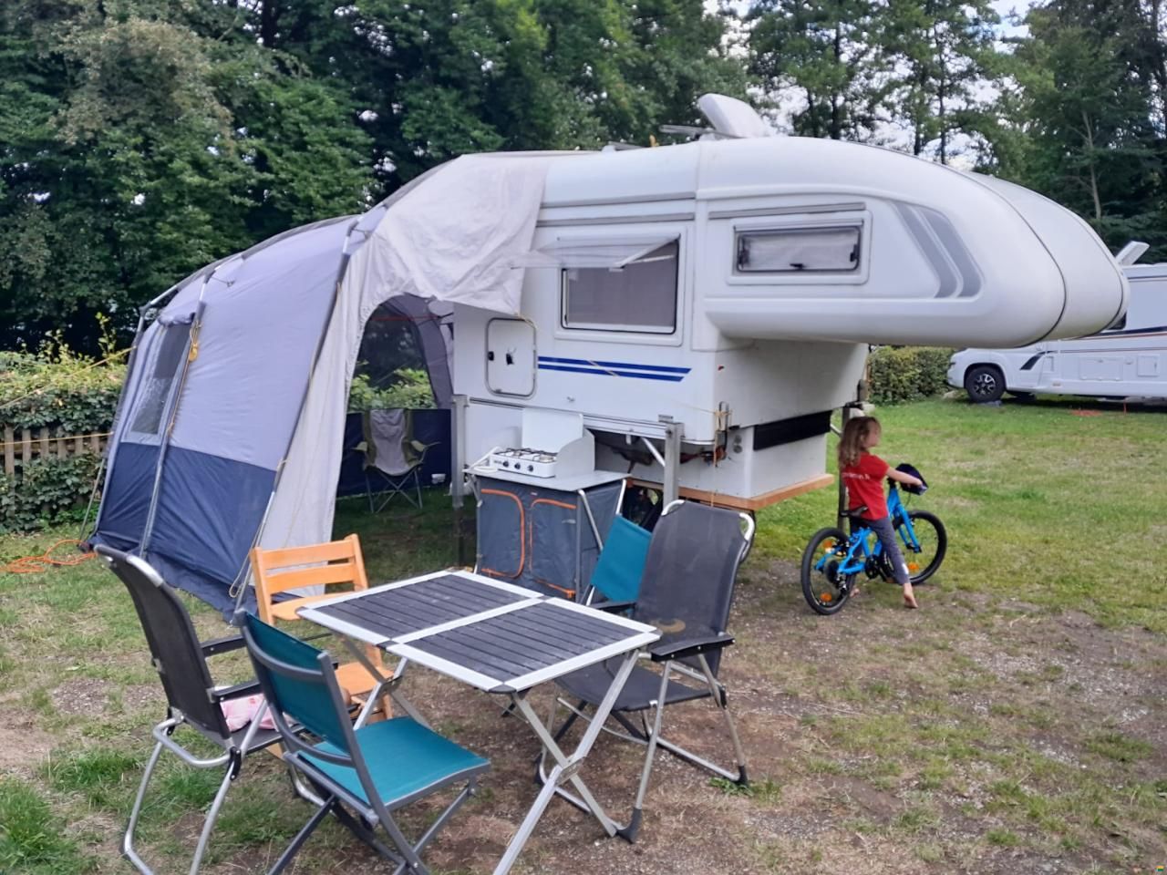 Toyota Pickup mit Tischer&ndash;Wohnkabine