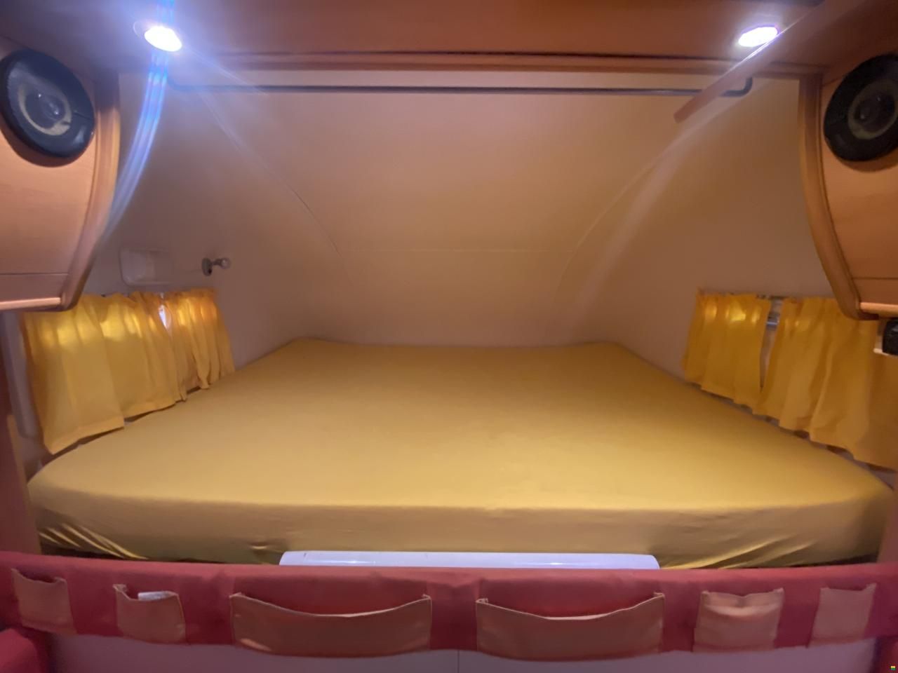 Toyota Pickup mit Tischer&ndash;Wohnkabine
