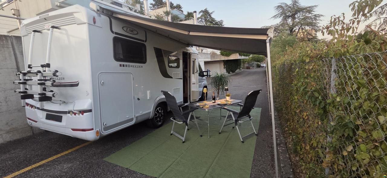 LMC Breezer V646