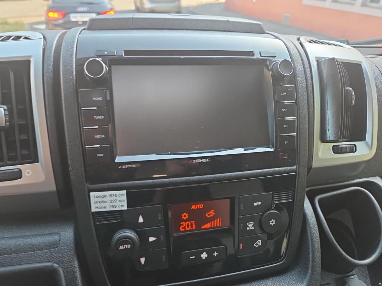 LMC Breezer V646