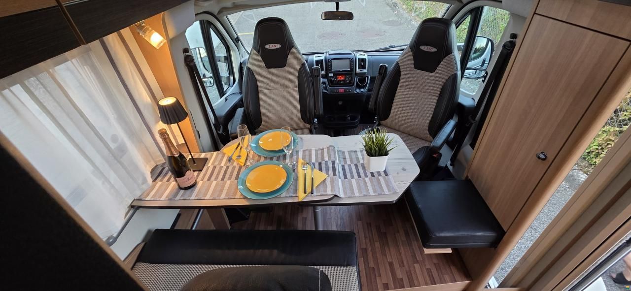 LMC Breezer V646