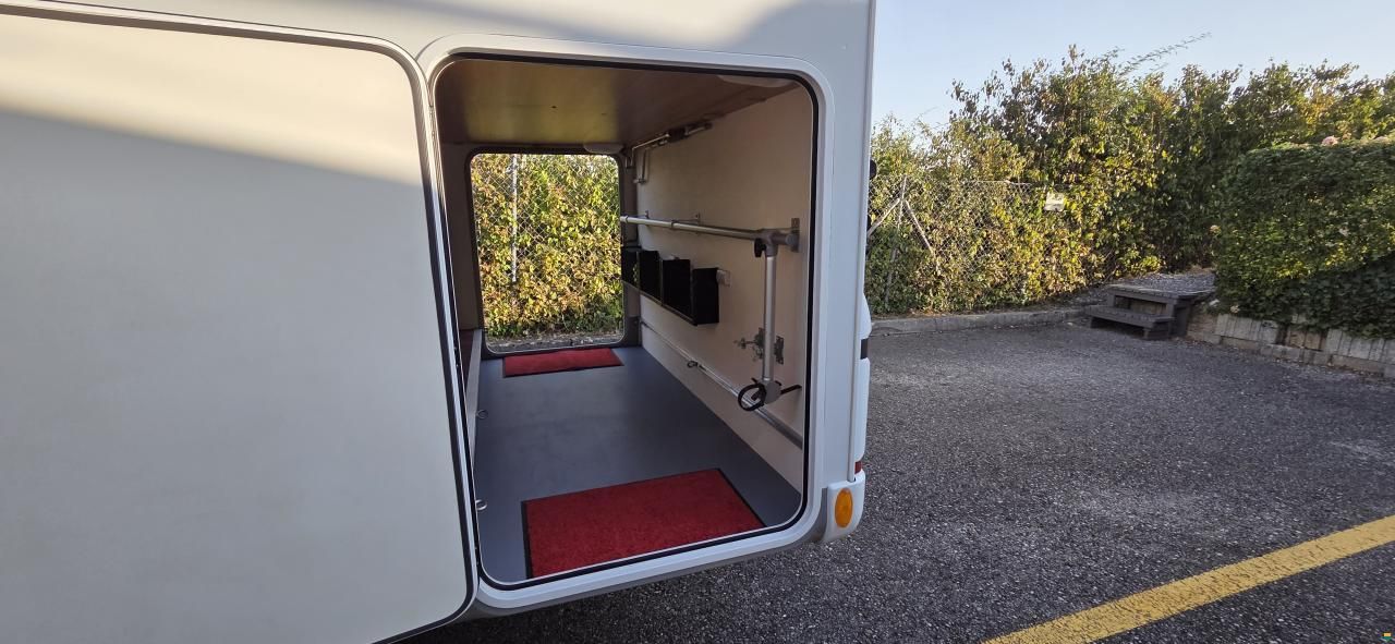 LMC Breezer V646