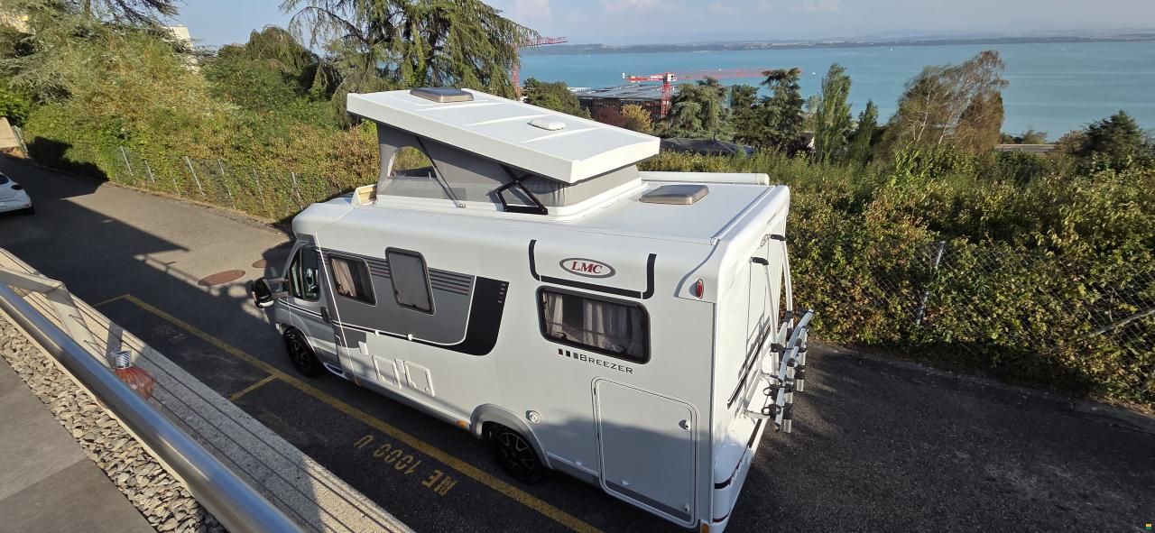 LMC Breezer V646