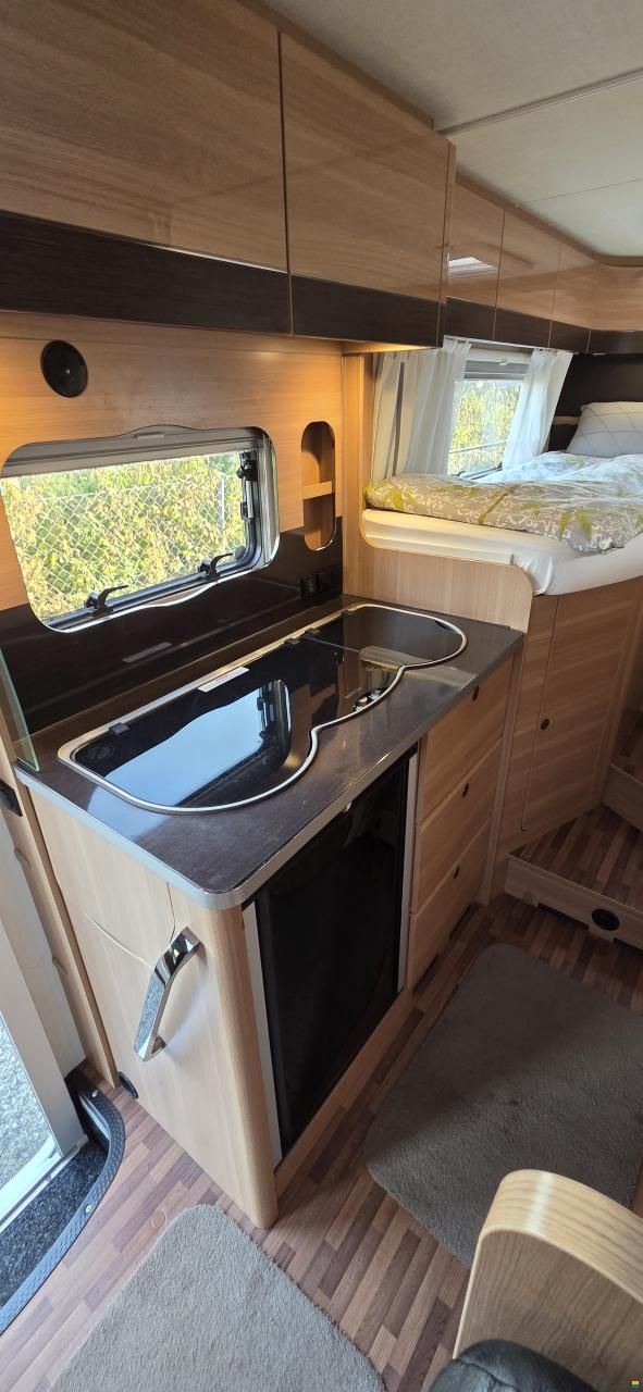 LMC Breezer V646