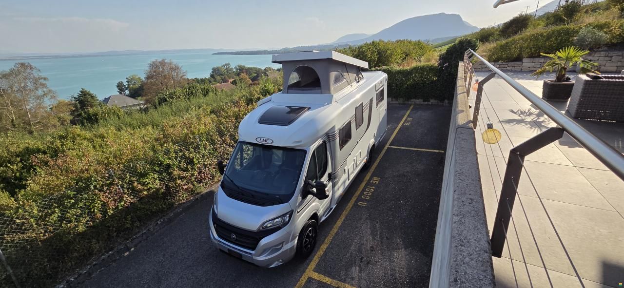 LMC Breezer V646